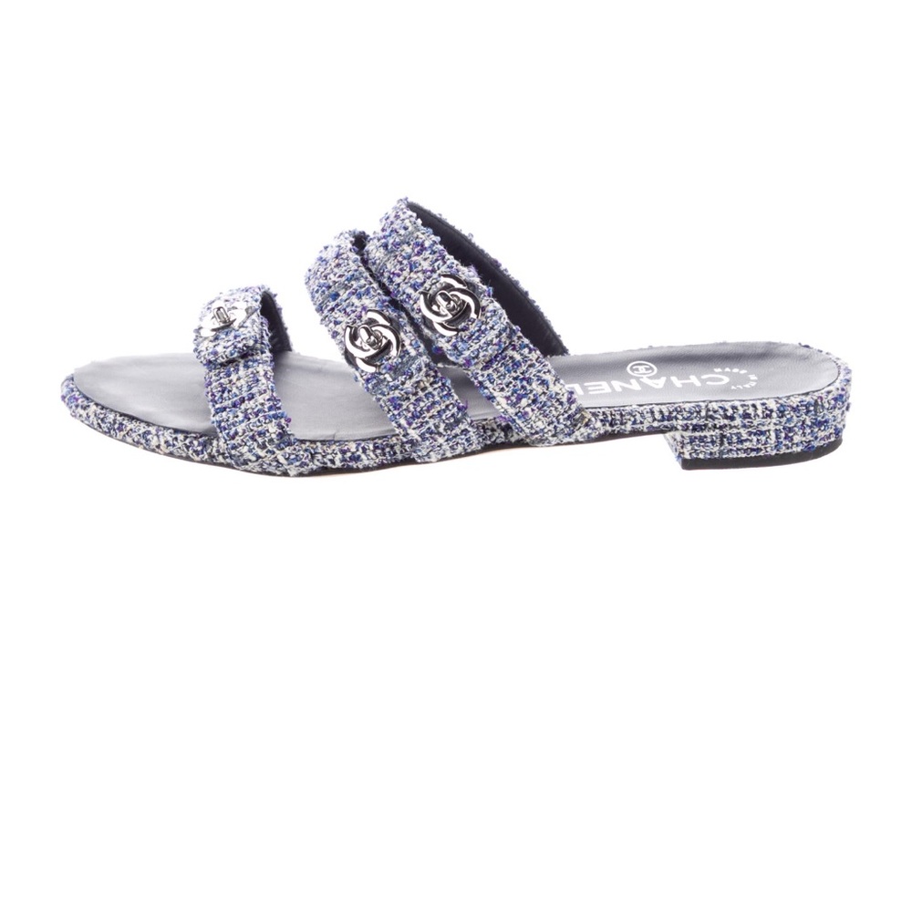 Interlocking CC Logo Slides
Size: 39.5